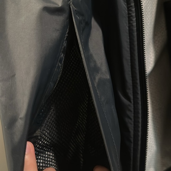 Columbia black rain jacket/windbreaker - Picture 5 of 9